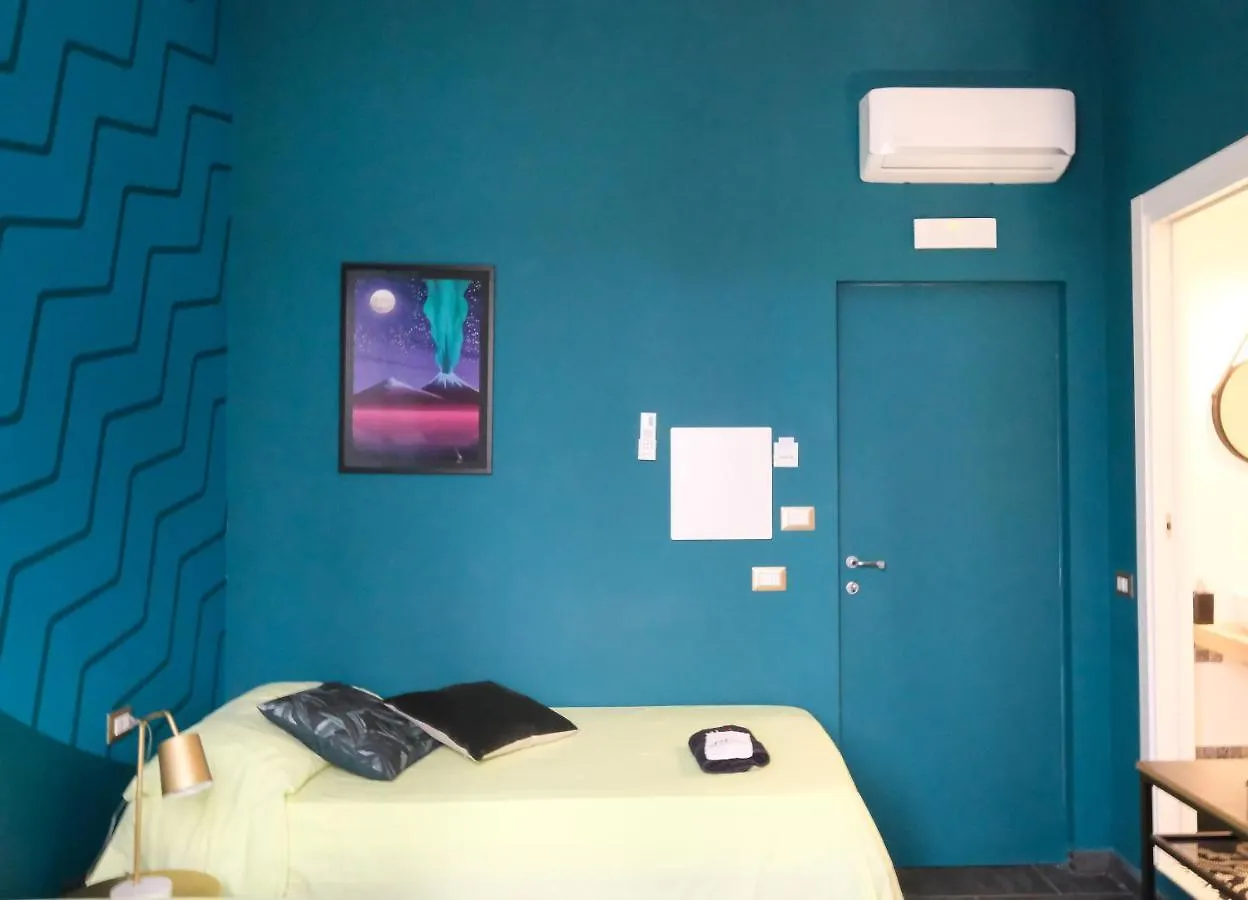 Lh51 Rooms Napoli 0*,  Italia