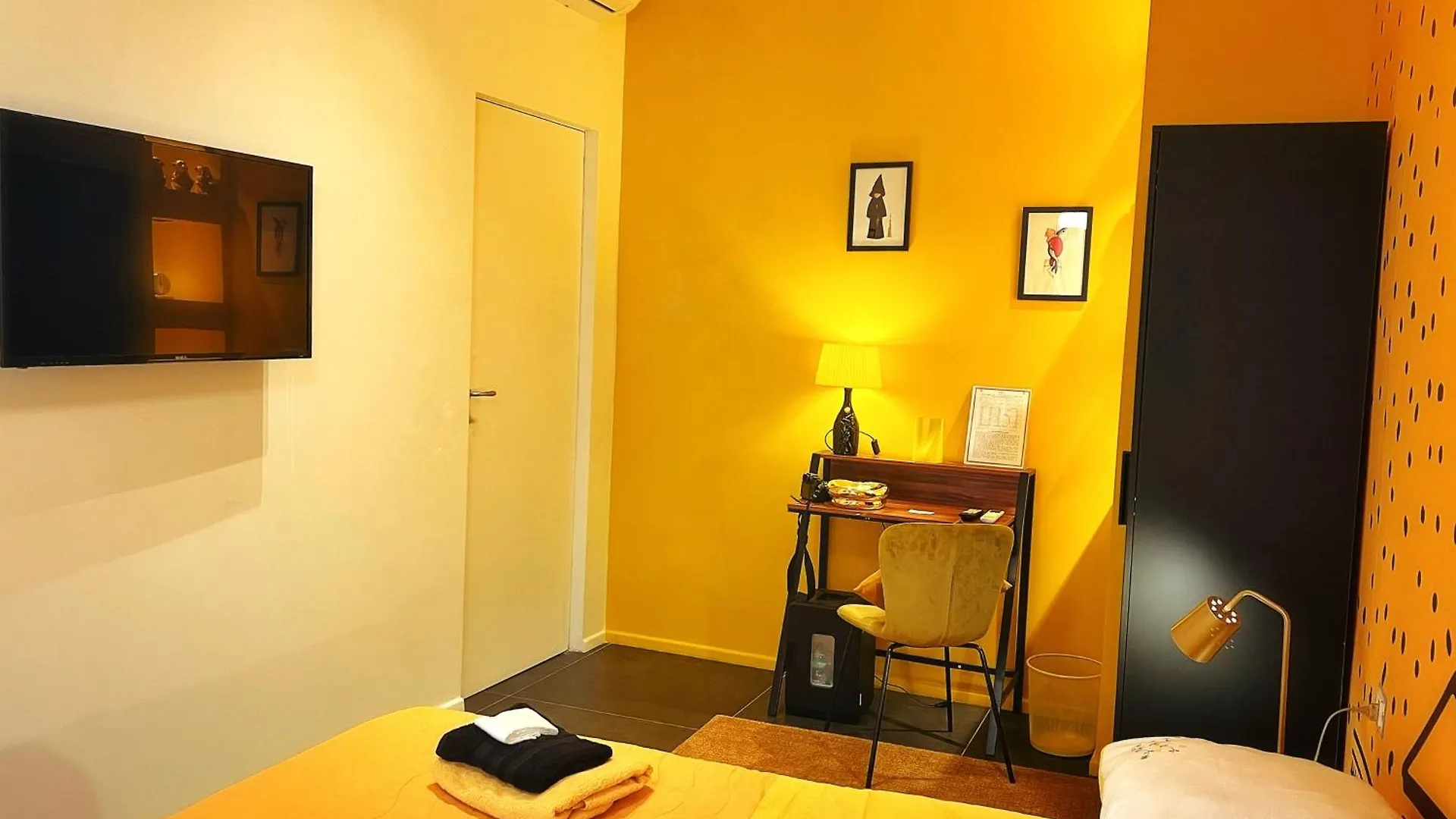 Lh51 Rooms Napoli 0*,  Italia